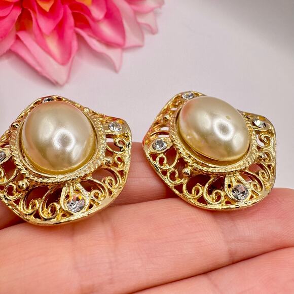 Vintage Faux Pearl Cabochon Filigree Rhinestone Huge Romantic Chic Clip Earrings - Picture 5 of 13